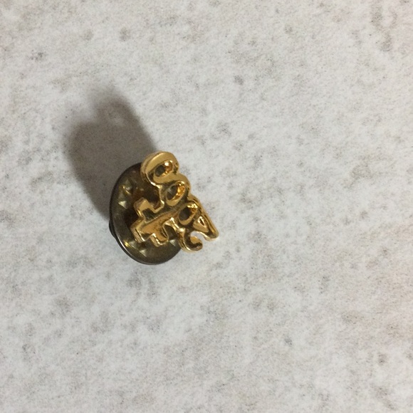 Vintage Y2K retro gold 2000 with cross pin - Picture 4 of 6